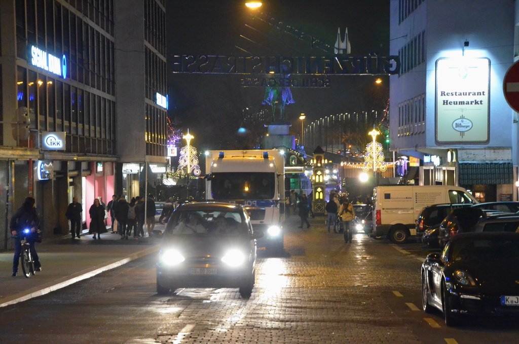 Bombendrohung Koeln Innenstadt Guerzenich P123.JPG - Miklos Laubert